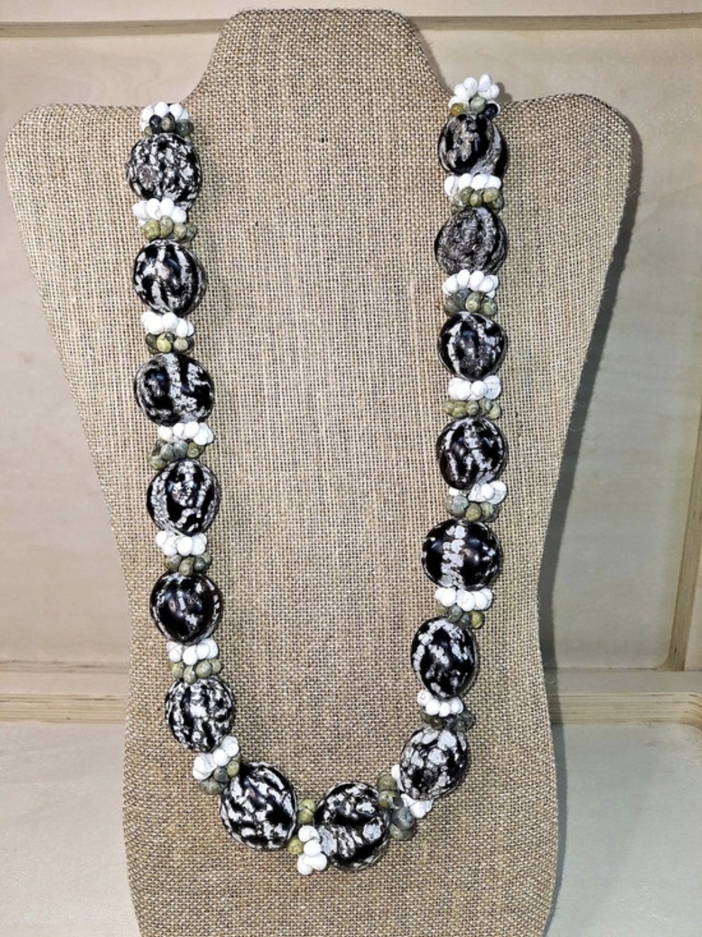 Hawaiian Handcrafted Lei Black & White Statement Necklace